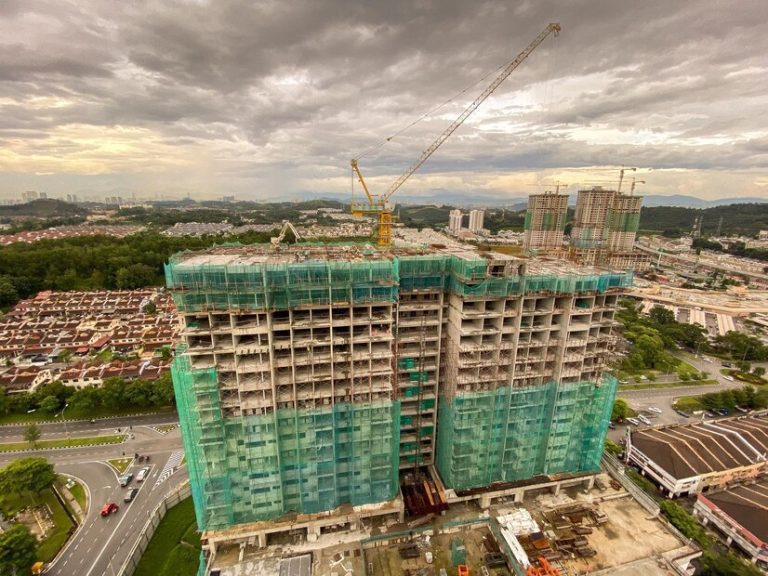 Discover the top 5 construction companies in Davao that are transforming the city’s skyline. Highlighting industry leaders like Davao Eagle Steel Corporation, these firms are driving development and innovation in Davao’s construction sector.